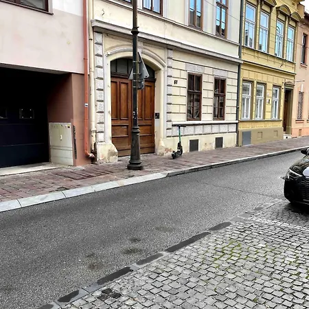 Apartmán Varady's 1 Bedroom In Historic Center *