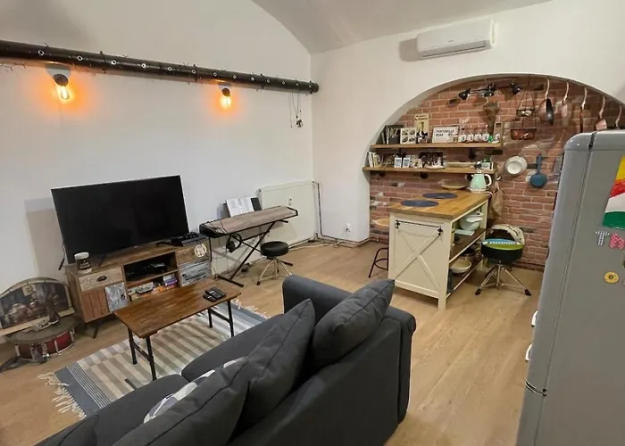 Varady's 1 Bedroom In Historic Center *