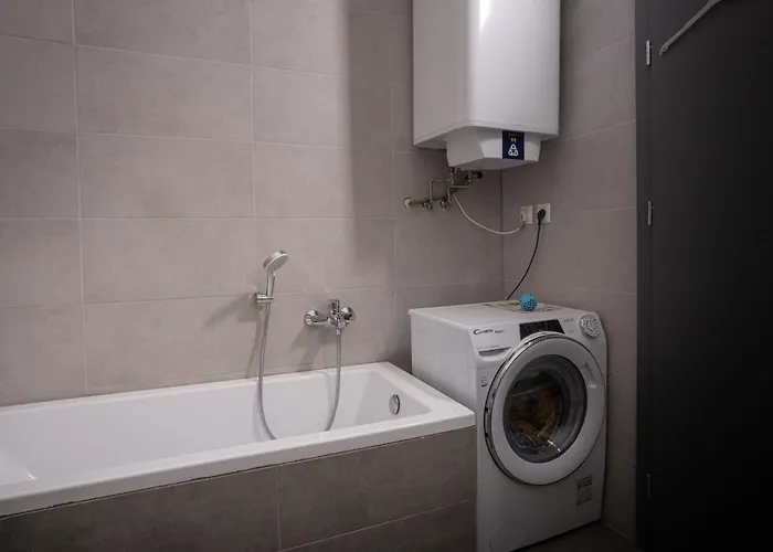 Varady's 1 Bedroom In Historic Center *